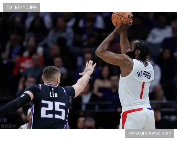 快船逆转胜利泰伦卢与小卡联手展现绝佳战术与实力