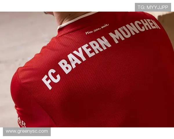 拜仁慕尼黑新赛季主场球衣曝光红色主色调搭配金色细节与白色球袜设计